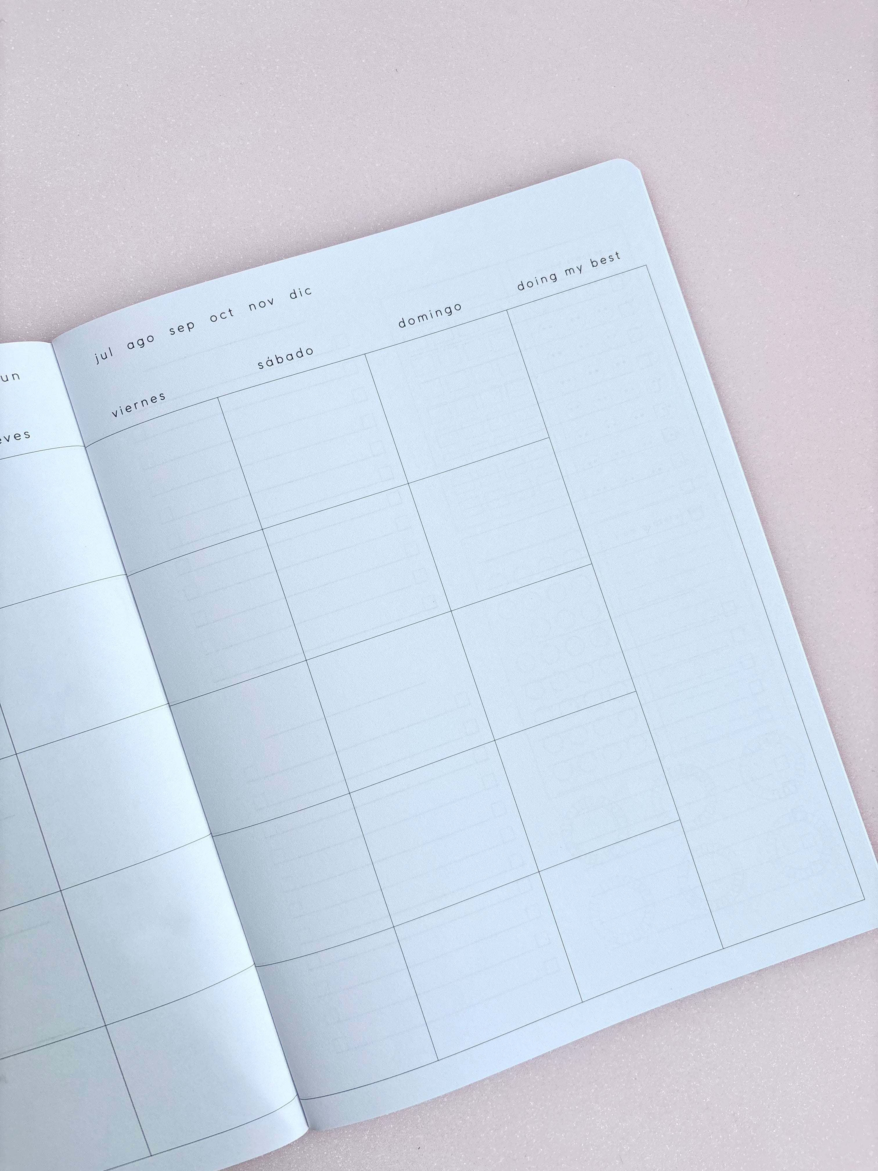 LE SOLEI  MONTHLY - WEEKLY PLANNER (Sin fecha)