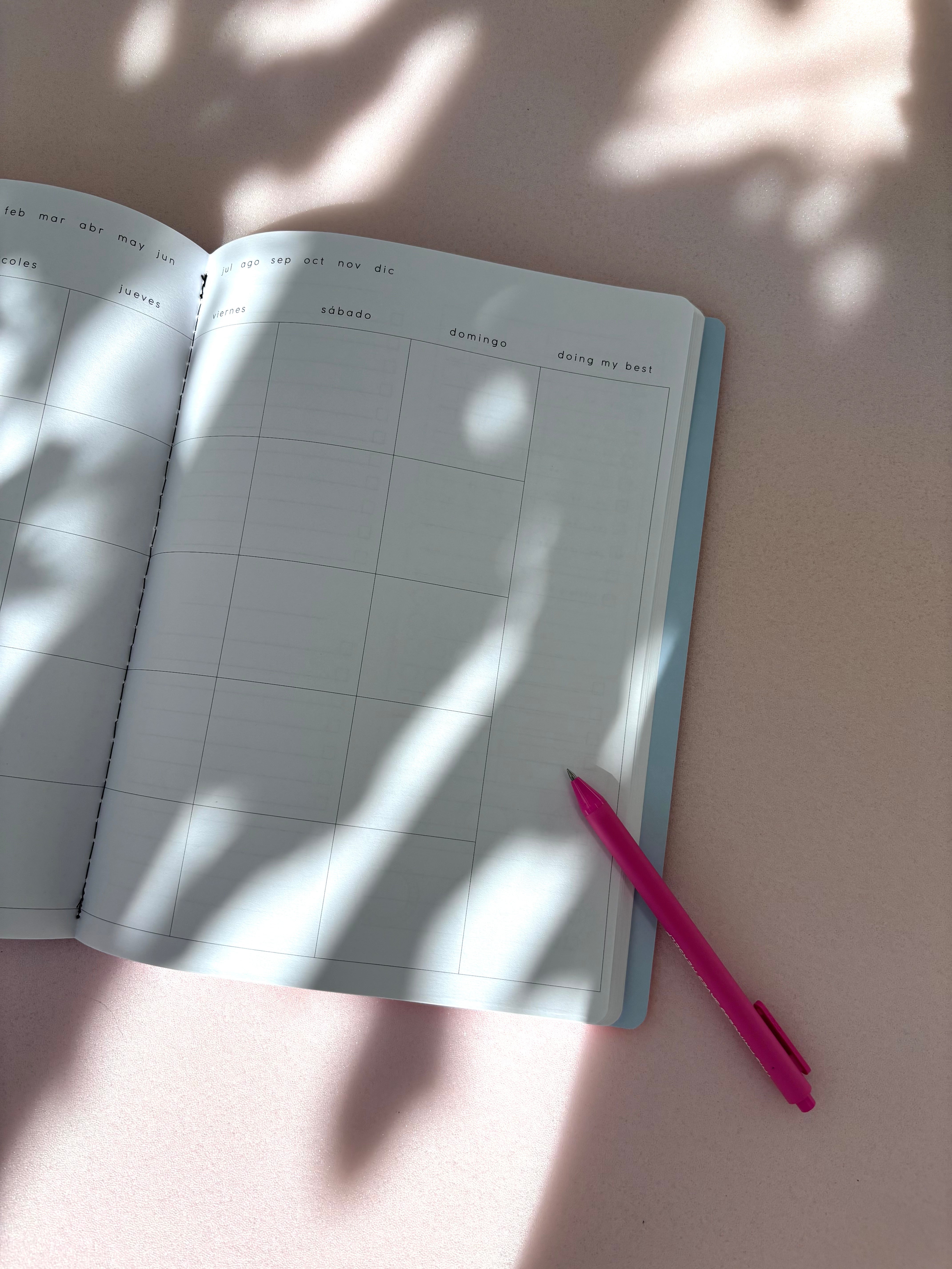 LE SOLEI  MONTHLY - WEEKLY PLANNER (Sin fecha)