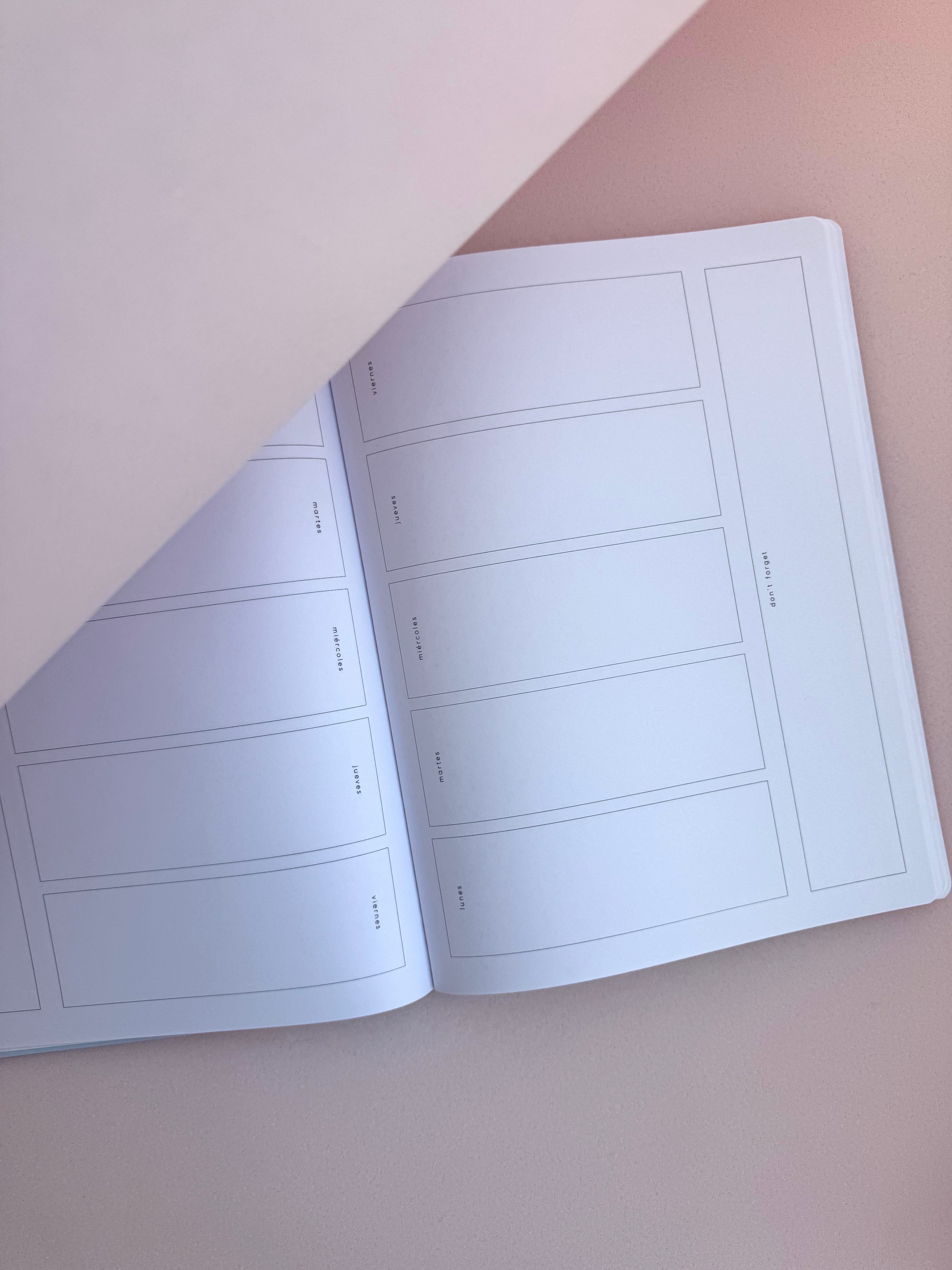 LE SOLEI  MONTHLY - WEEKLY PLANNER (Sin fecha)